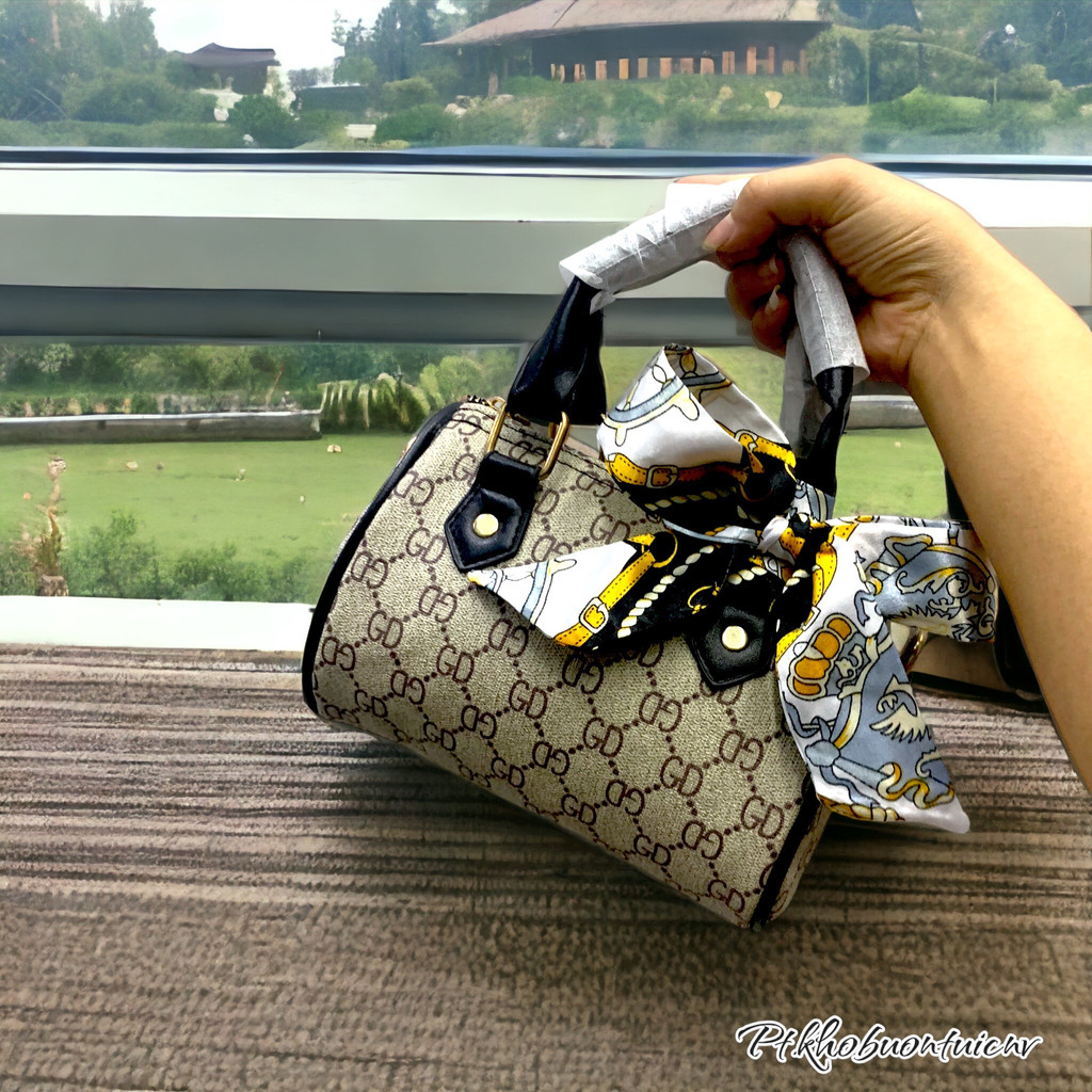 Trống đeo chéo, xách tay trần chữ thời trang kèm khăn size 20