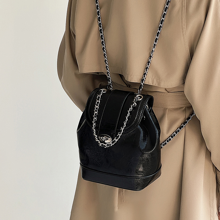 Balo dáng nhỏ dây đeo xích - RINA