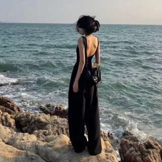 SET ÁO ĐEN 2S HỞ LƯNG QUẦN SUÔNG