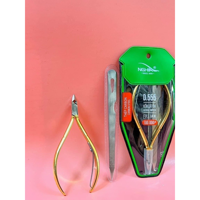 Kiềm nghĩa D555 vàng mã mới hàng chính hãng , kiềm tặng sẵn dũa trong bao bì, đầu kiềm sắc bén , cực bền dễ sử dụng