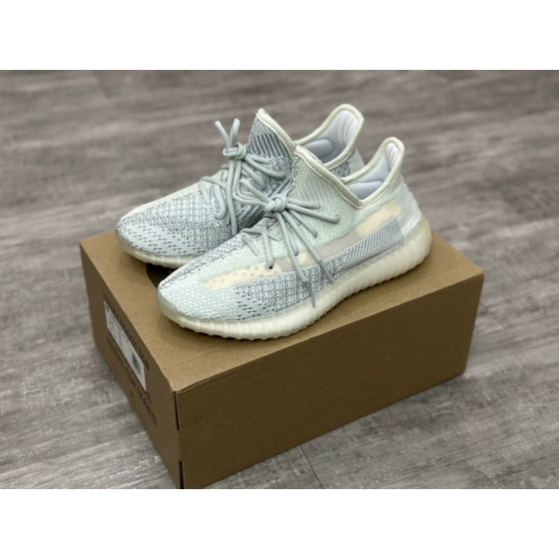 Giày thể thao yz cloud