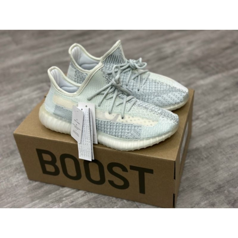 Giày thể thao yz cloud