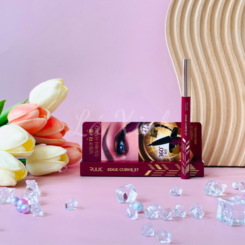 Bút Kẻ Mắt Edge Curve – RUUIC – 0.8g dễ dàng xoay 360˚ và ngòi bút có khả năng cong 27˚ khi tự trang điểm.