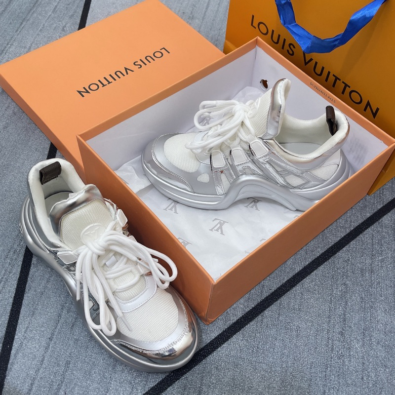 GIÀY L’V TRẮNG BẠC LAI AU SC