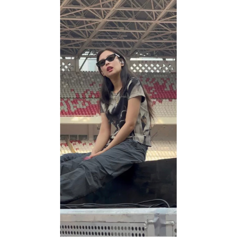 Quần jeans túi hộp giống Rosé & Jennie Blackpink