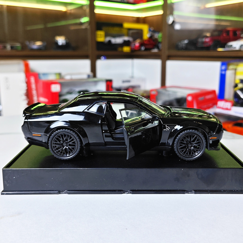 Mô hình xe siêu xe Dodge Challenger Hellcat STR tỉ lệ 1:32 hãng Jiaye 3 màu