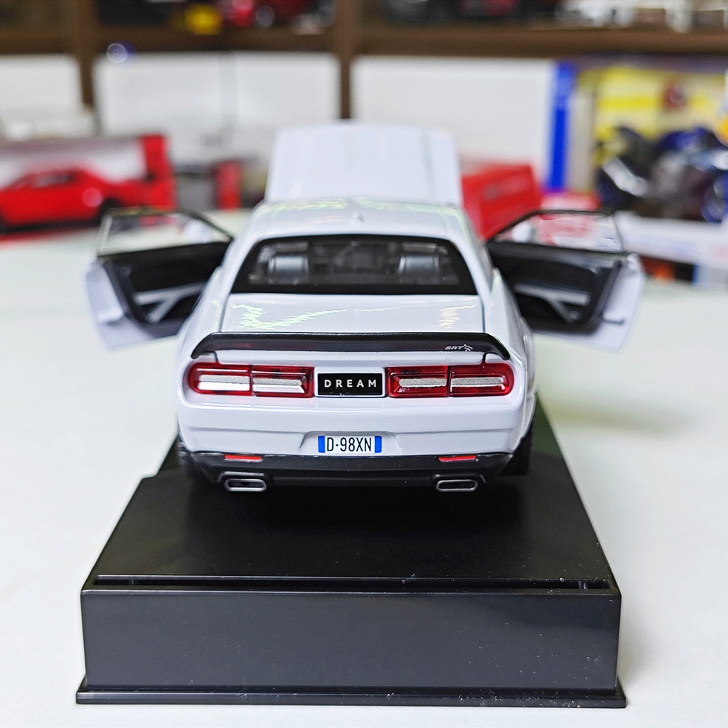 Mô hình xe siêu xe Dodge Challenger Hellcat STR tỉ lệ 1:32 hãng Jiaye 3 màu