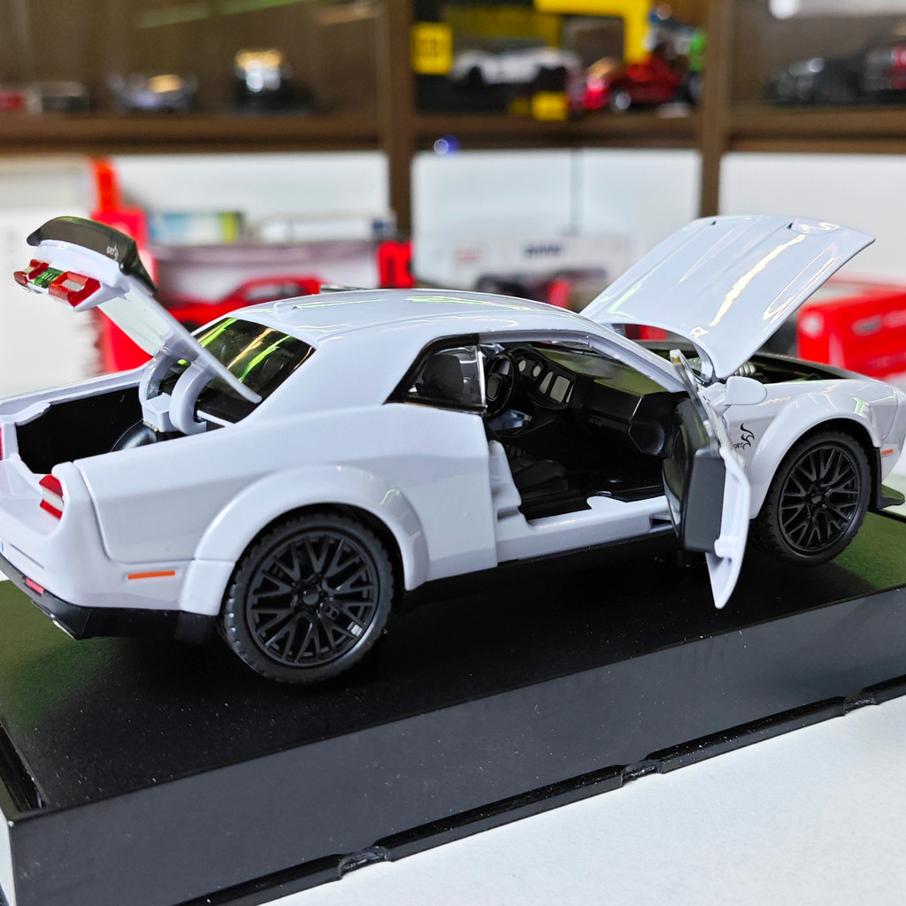 Mô hình xe siêu xe Dodge Challenger Hellcat STR tỉ lệ 1:32 hãng Jiaye 3 màu