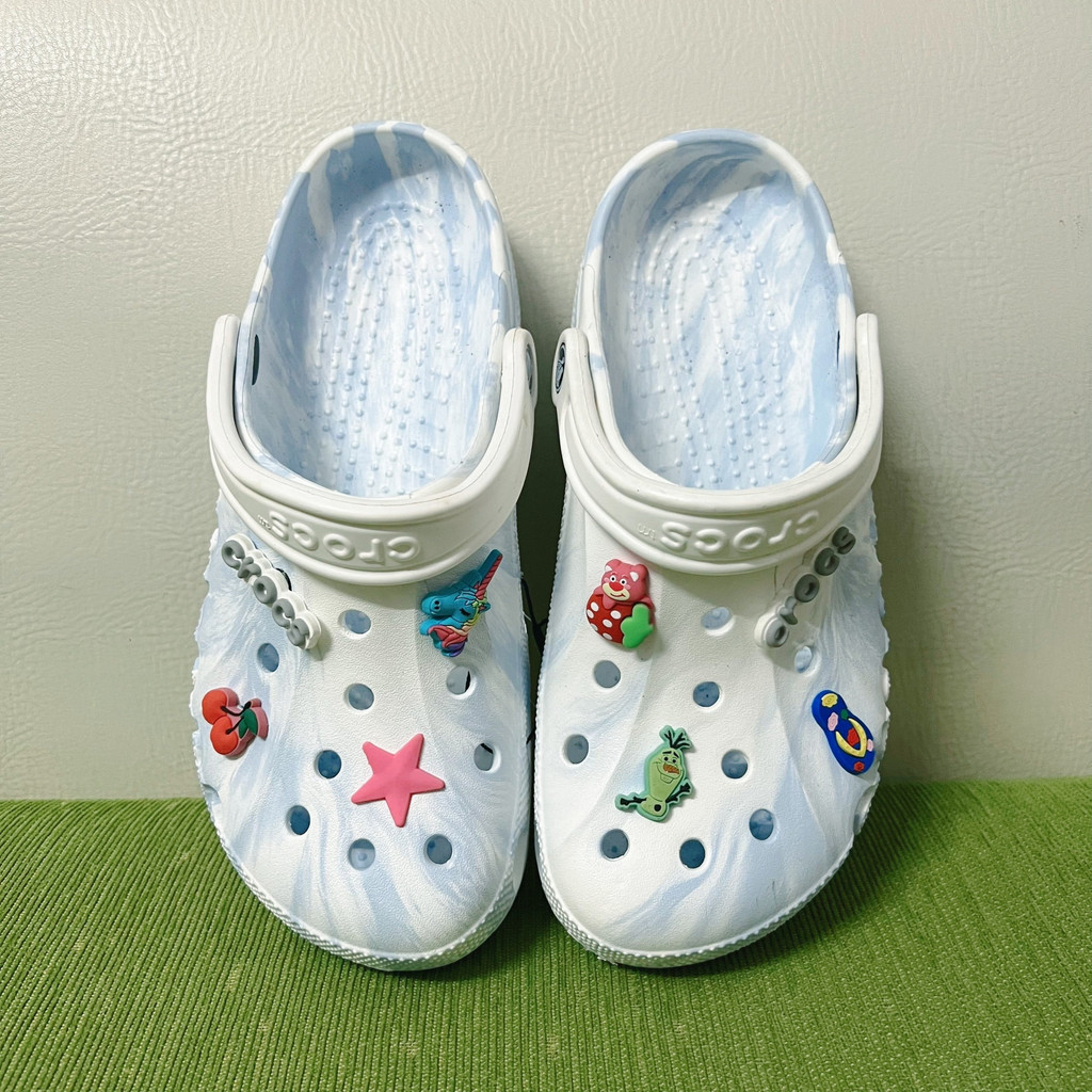 Dép crocs chính hãng mẫu baya clog màu xanh da trời BCSXDT, có tặng kèm sticker trang trí, hàng chính hãng lỗi nhẹ