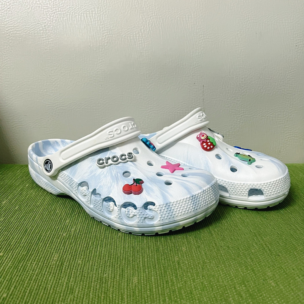 Dép crocs chính hãng mẫu baya clog màu xanh da trời BCSXDT, có tặng kèm sticker trang trí, hàng chính hãng lỗi nhẹ