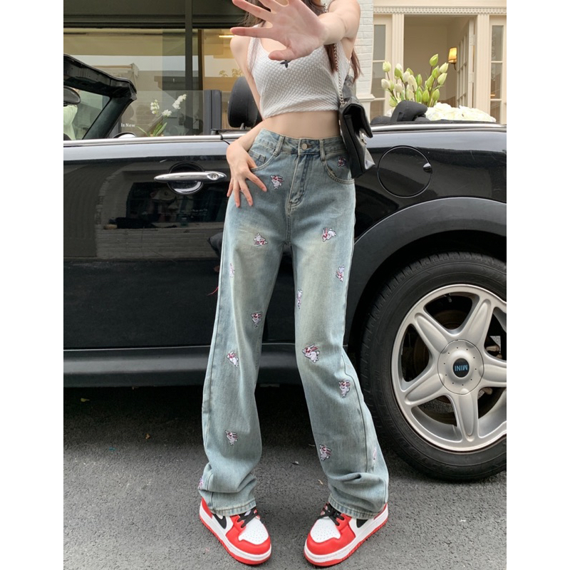 Quần jean thêu hình con thỏ ống rộng lưng cao
