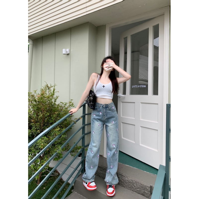 Quần jean thêu hình con thỏ ống rộng lưng cao
