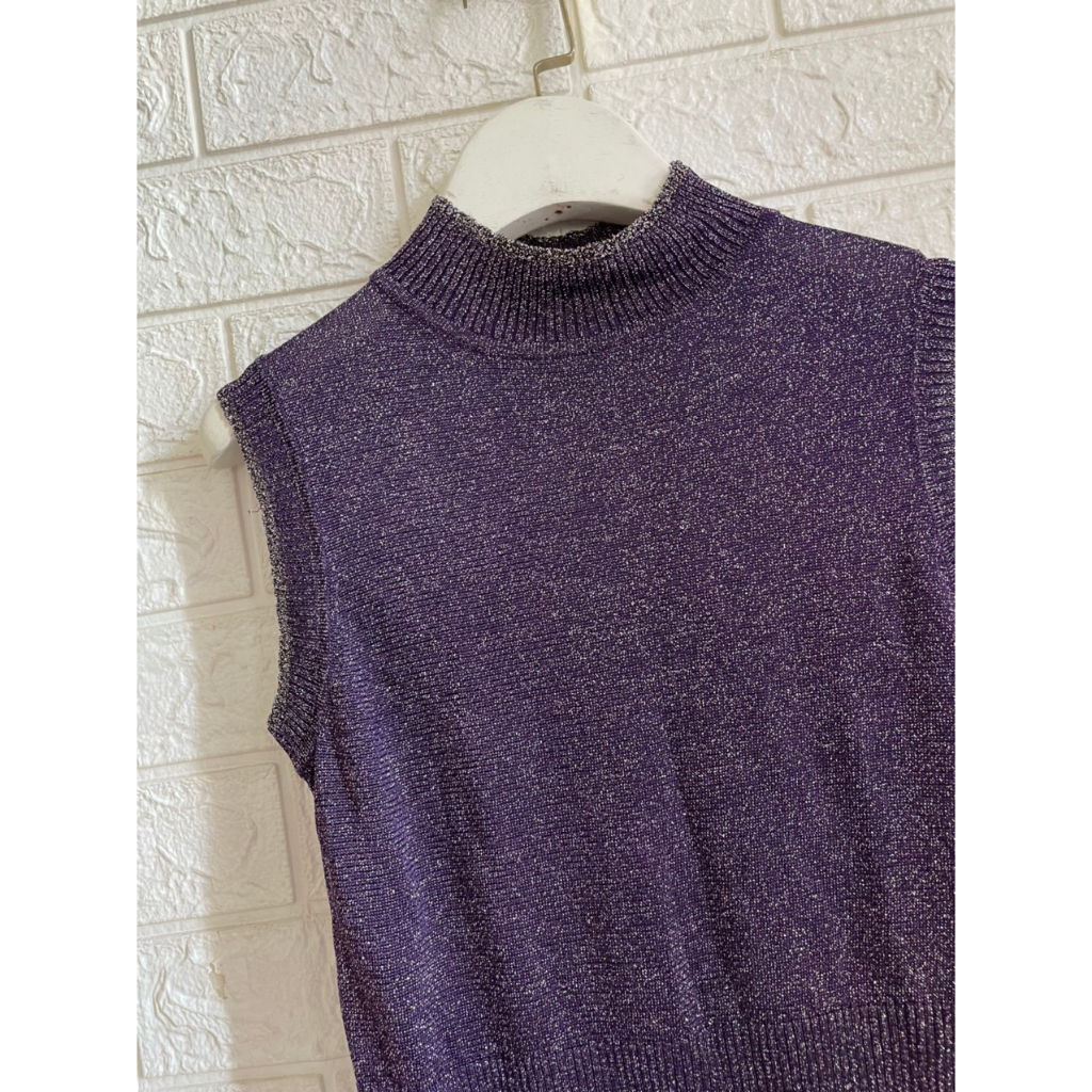 Áo len kim tuyến sát nách cổ cao