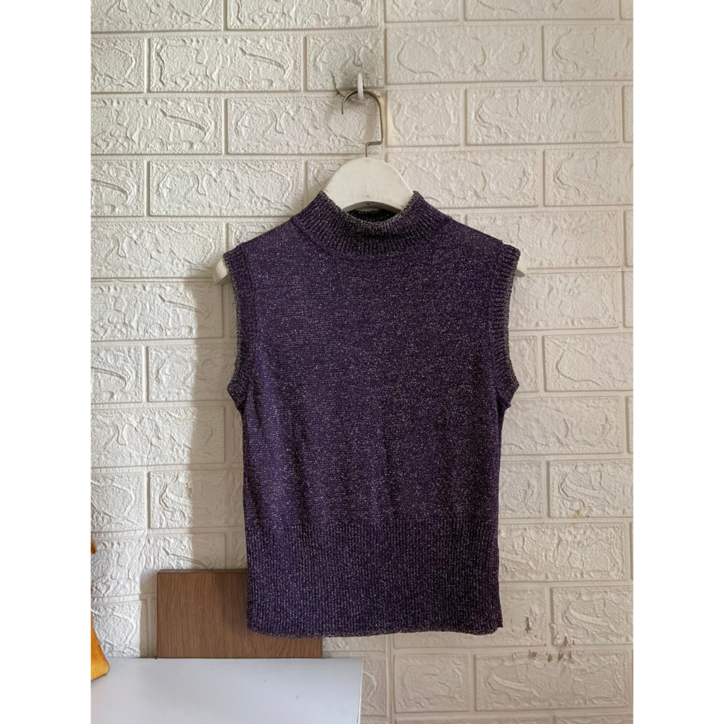 Áo len kim tuyến sát nách cổ cao