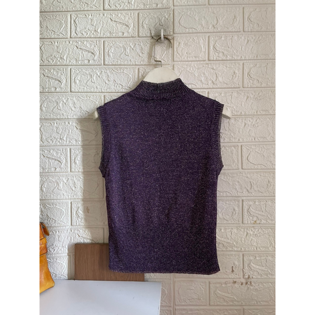 Áo len kim tuyến sát nách cổ cao