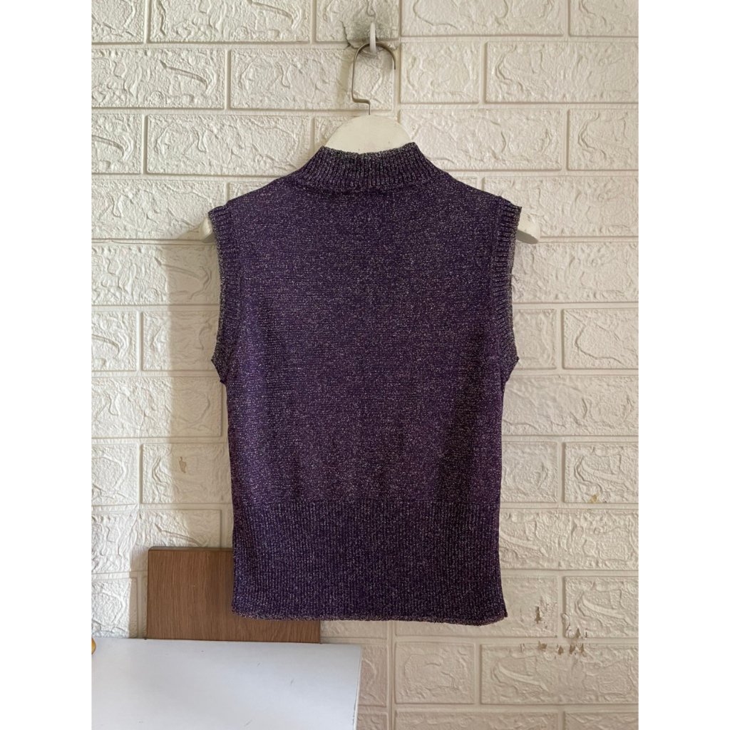 Áo len kim tuyến sát nách cổ cao