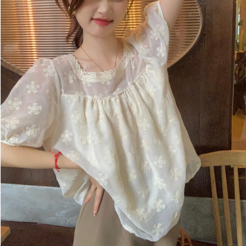 Áo sơ mi nữ tay ngắn cổ vuông thêu ren xinh xắn, sơ mi nữ cổ vuông phối ren cao cấp 1104