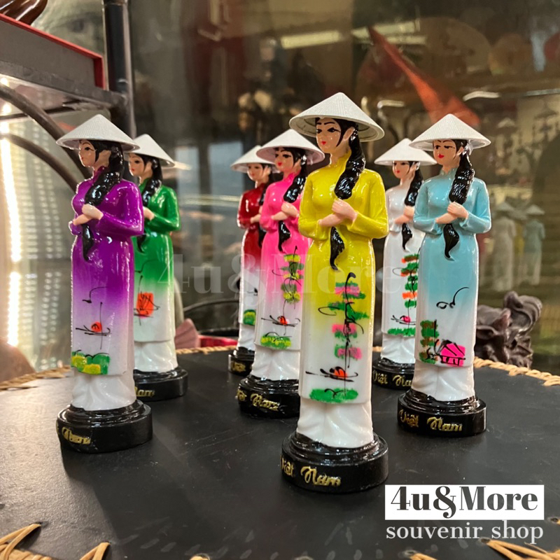 Tượng gốm cô gái áo dài nón lá trang trí
