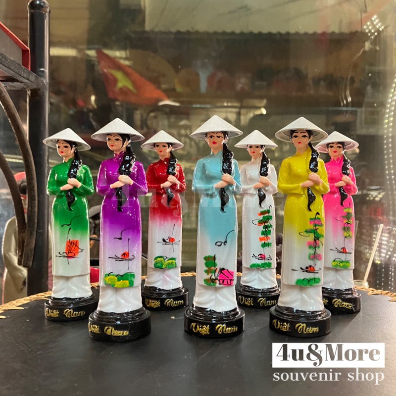 Tượng gốm cô gái áo dài nón lá trang trí