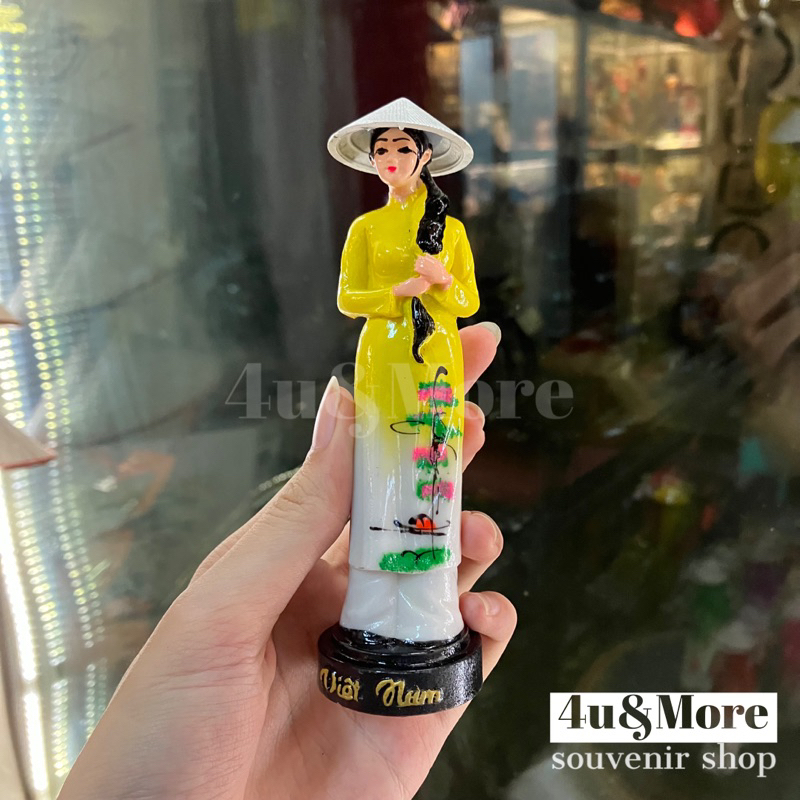 Tượng gốm cô gái áo dài nón lá trang trí