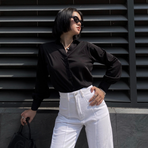 Meline Shirt - Áo sơ mi cổ V hiện đại, vải lụa mango màu trắng và đen