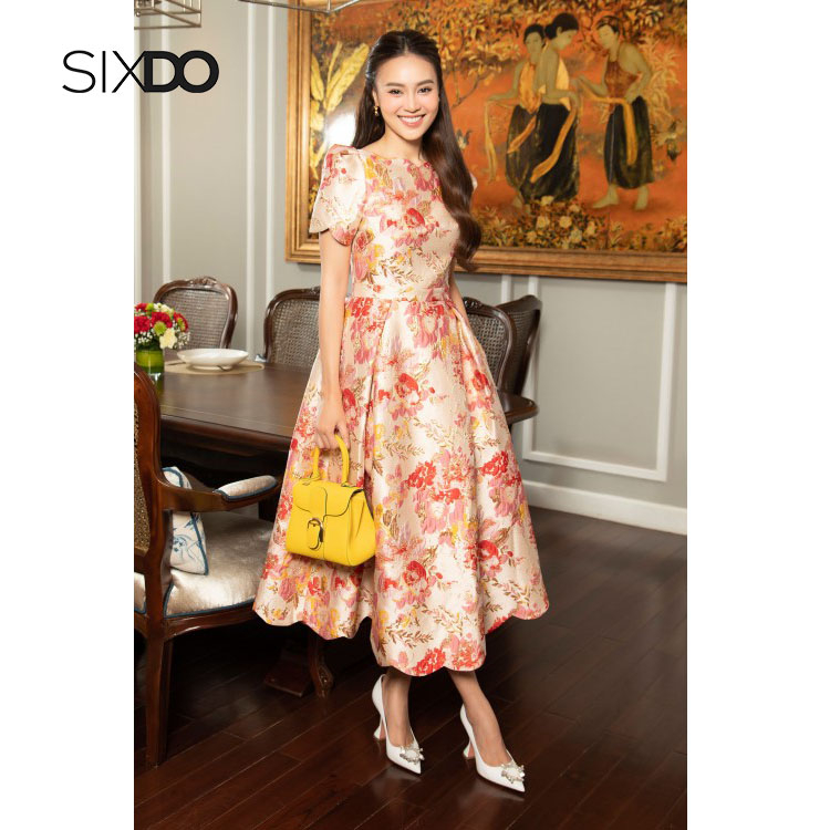 Đầm gấm xòe tay bồng cổ thuyền viền sóng sang trọng SIXDO (Beige Floral Boatneck Midi Brocade Dress)