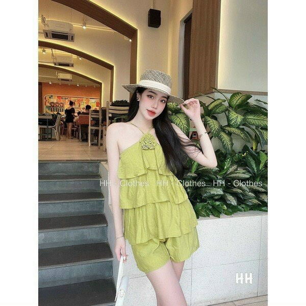 Sét Bộ Đùi Cổ Yếm Thiết Kế Tầng Siêu Xinh Đính Hoa Ngực Sang Trọng Chất Đẹp Đi Biển ĐI Chơi Xinh Xĩu