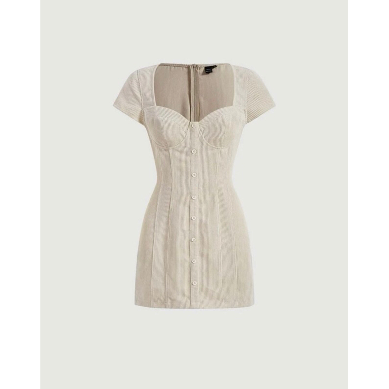 Đầm dây kéo, nếp gấp phần ngực