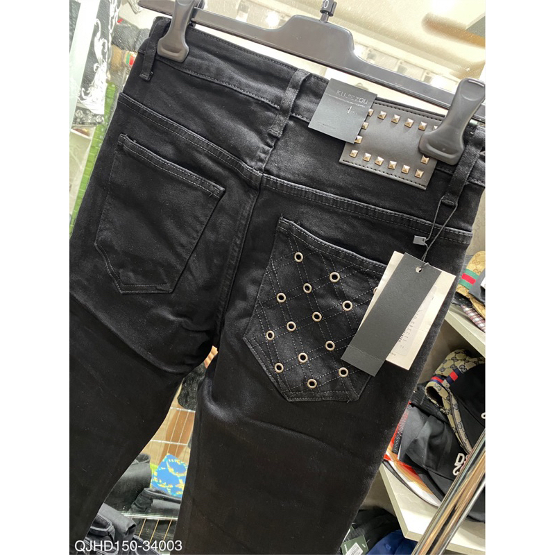 Quần bò jean bản mới nhất gắn nhú sắt ở túi quần cực chất ,lên fom ôm dáng cực đẹp