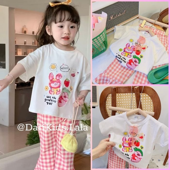 Set bộ bé gái áo thun tay ngắn họa tiết hoạt hình và quần ống loe kẻ màu hồng size từ 10 đến 30kg