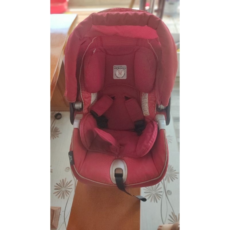 Ghế ngồi xe hơi của Ý