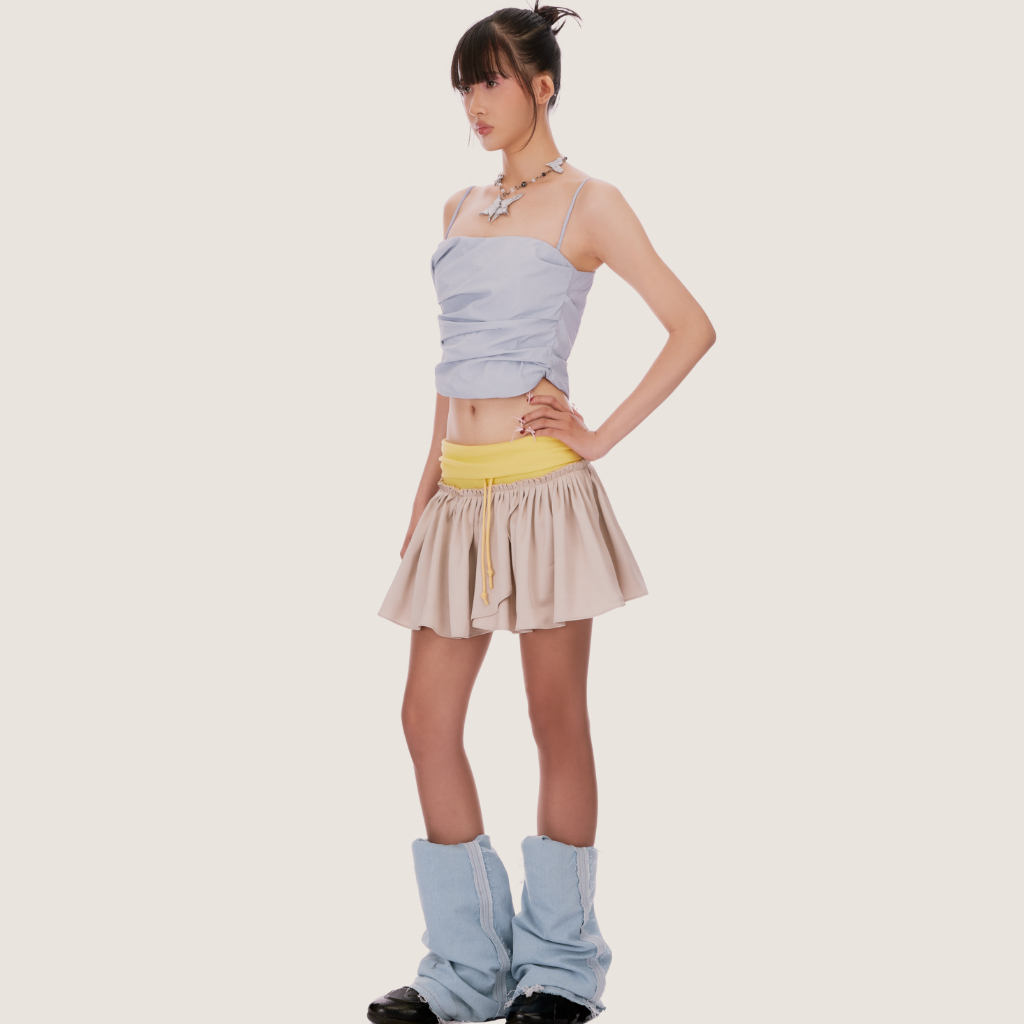 Váy aeie jr. EGG YOLK SKIRT chân váy mini lưng thấp, lưng thun, có dây rút eo.