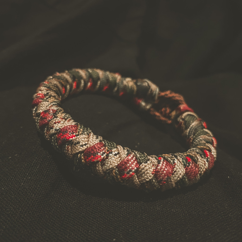 vòng tay paracord 4 strand braid mix màu đỏ - xanh - vàng