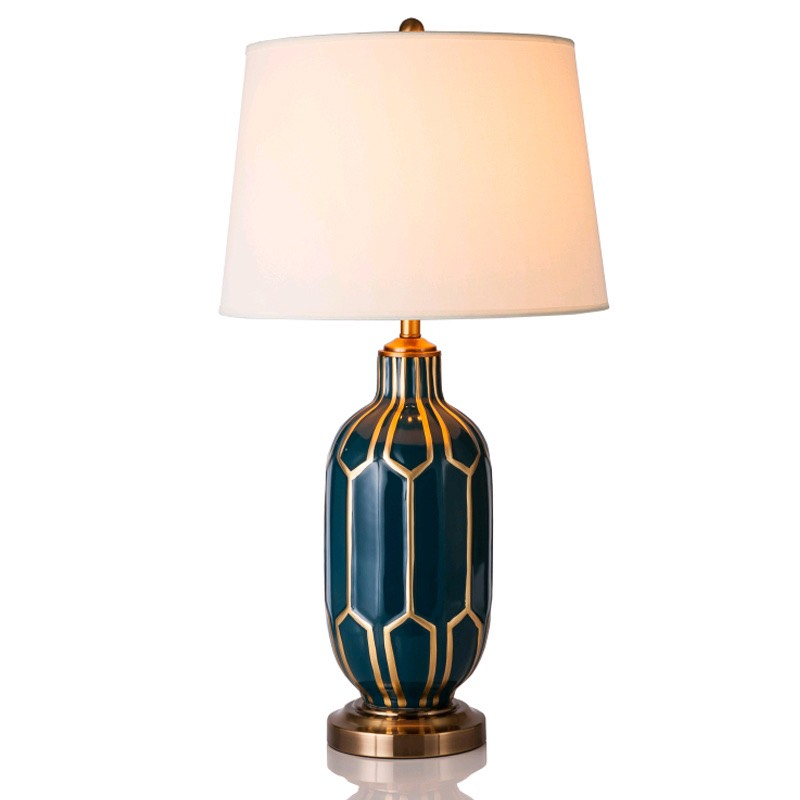 Đèn bàn decor chân gốm vẽ vàng đế kim loại cao cấp mã 2057