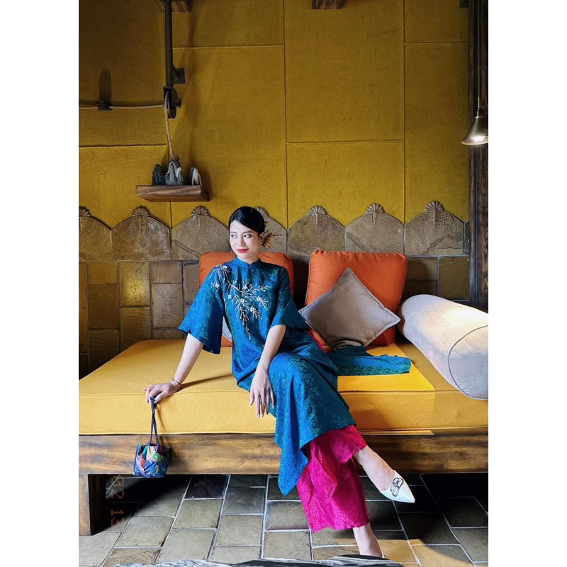 💐 Áo dài cách tân gấm xuông, hoạ tiết thêu nổi cao cấp🌷