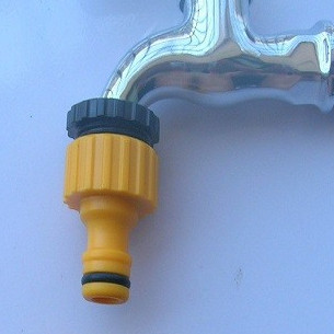 1 CÁI. ĐẦU NỐI NHỰA TẠI VÒI NƯỚC CÓ REN TRONG 20mm or REN 25mm RA NỐI KHỚP NHANH. TH390