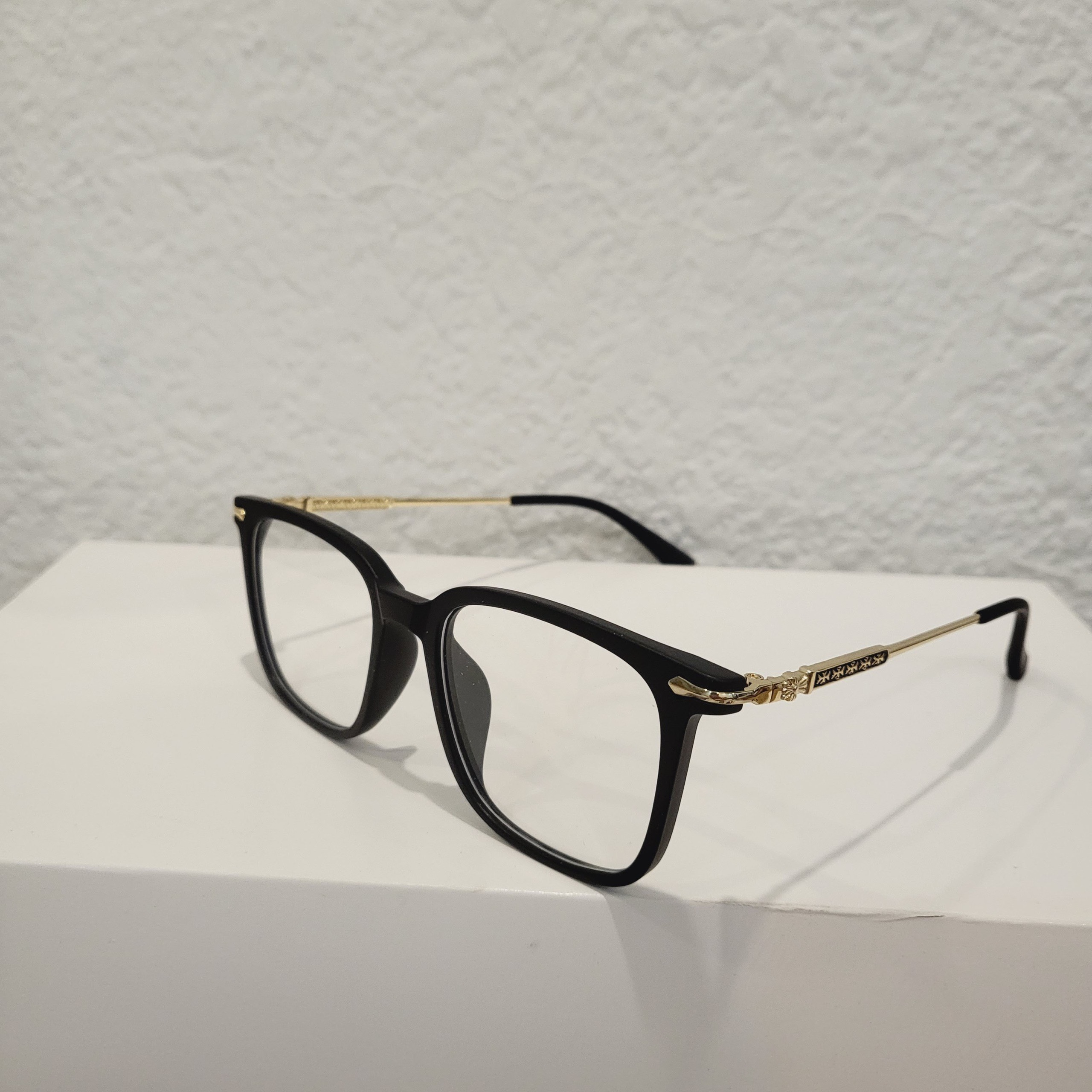 Gọng kính cận nam nữ Chrome Hearts.Kính mắt thời trang Japan cao cấp tặng kèm hộp và khăn lau bảo hành 3 tháng