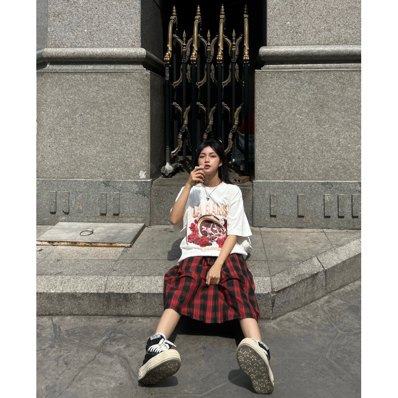 Áo thun phom rộng đen in trame hình cổ điển LARAMS TRẮNG 08 SXINVASION