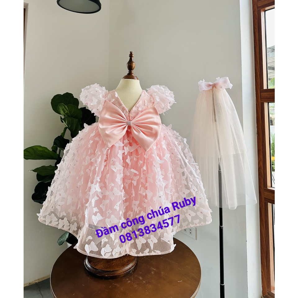 Đầm cô dâu ren cánh bướm kèm lup cài đầu