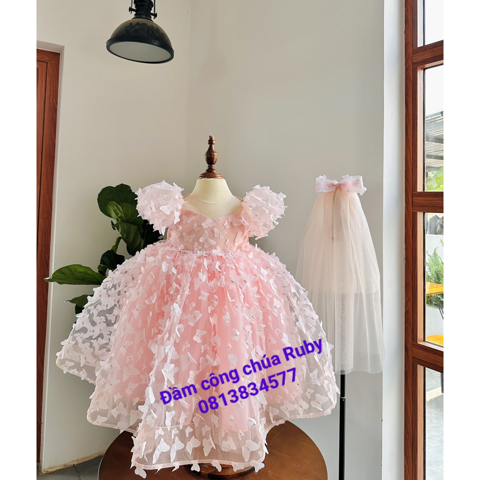 Đầm cô dâu ren cánh bướm kèm lup cài đầu