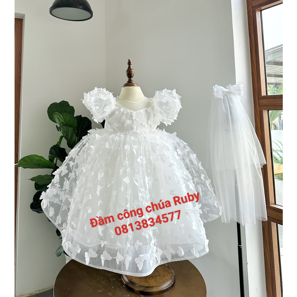 Đầm cô dâu ren cánh bướm kèm lup cài đầu
