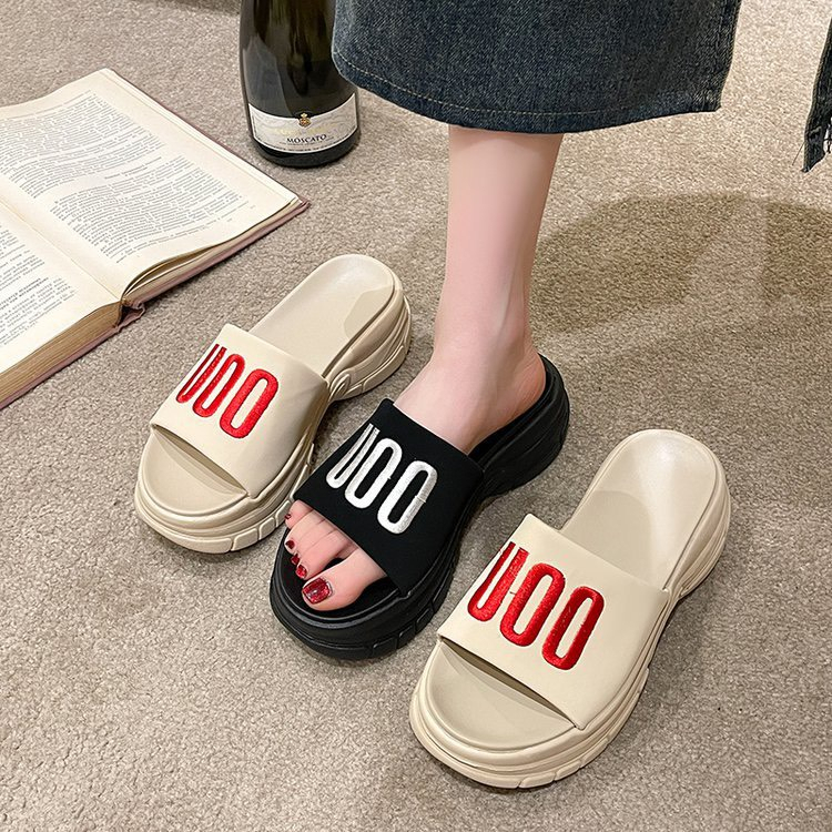 Mẫu dép nữ đế 5cm quai ngang thêu UOO. dễ phối đồ