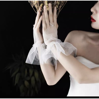 Găng tay cô dâu xỏ ngón