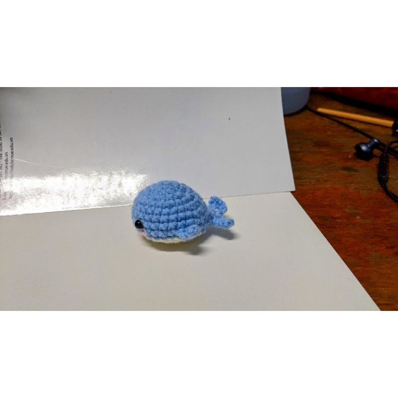 Móc khoá cá voi bằng len