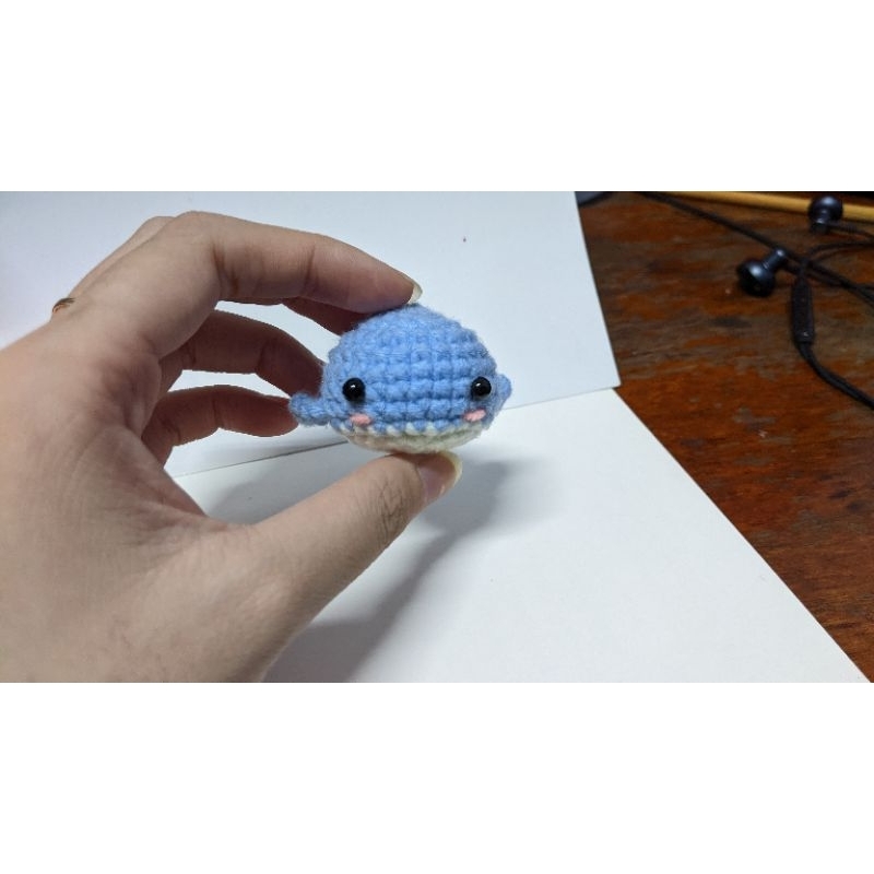 Móc khoá cá voi bằng len