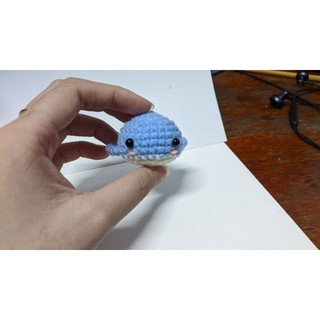 Móc khoá cá voi bằng len