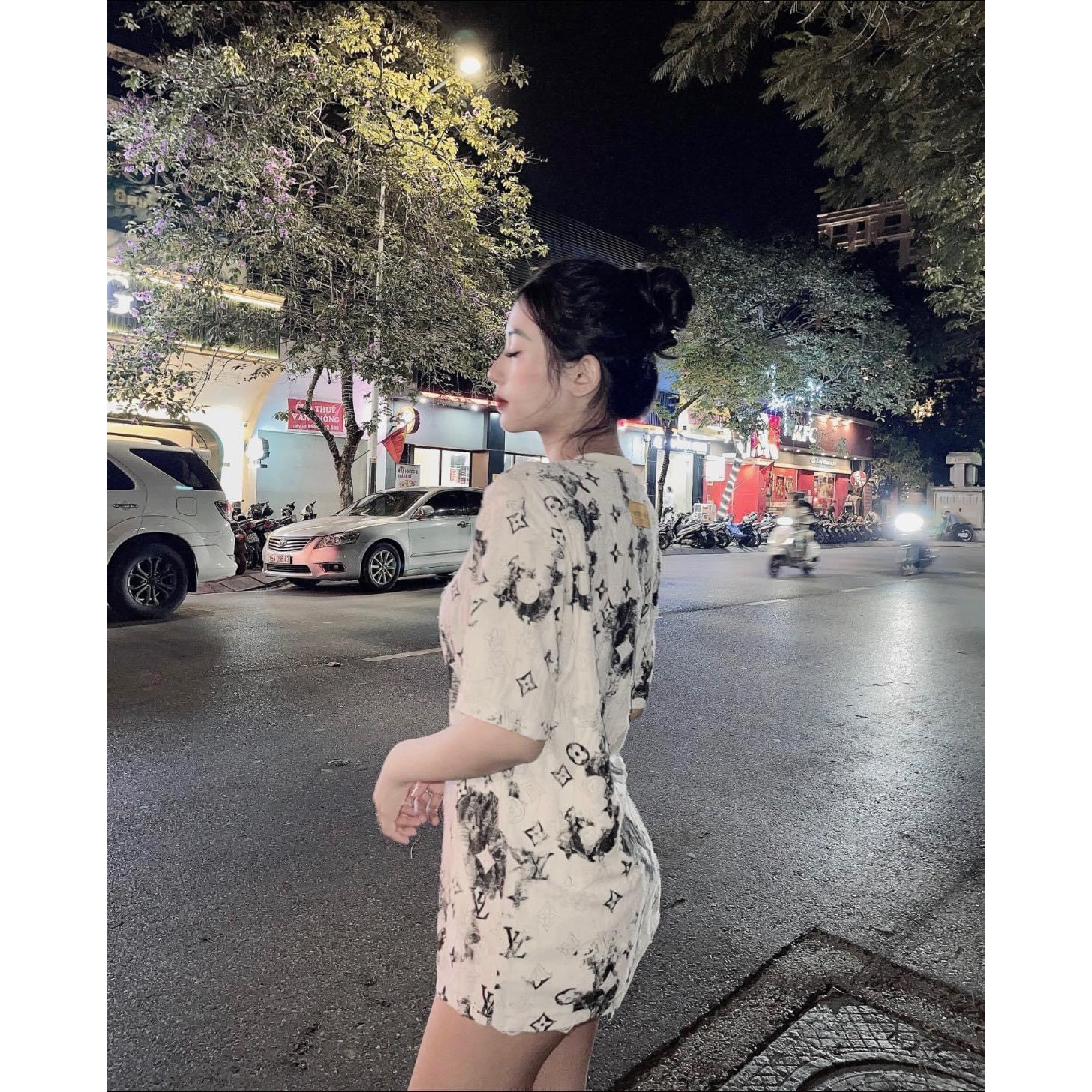 Áo Phông  Nam Nữ LV Rách In Họa Tiết Chất Liệu Cotton Thấm Hút Mồ Hôi, Thời Trang Nam Nữ Siêu Cấp