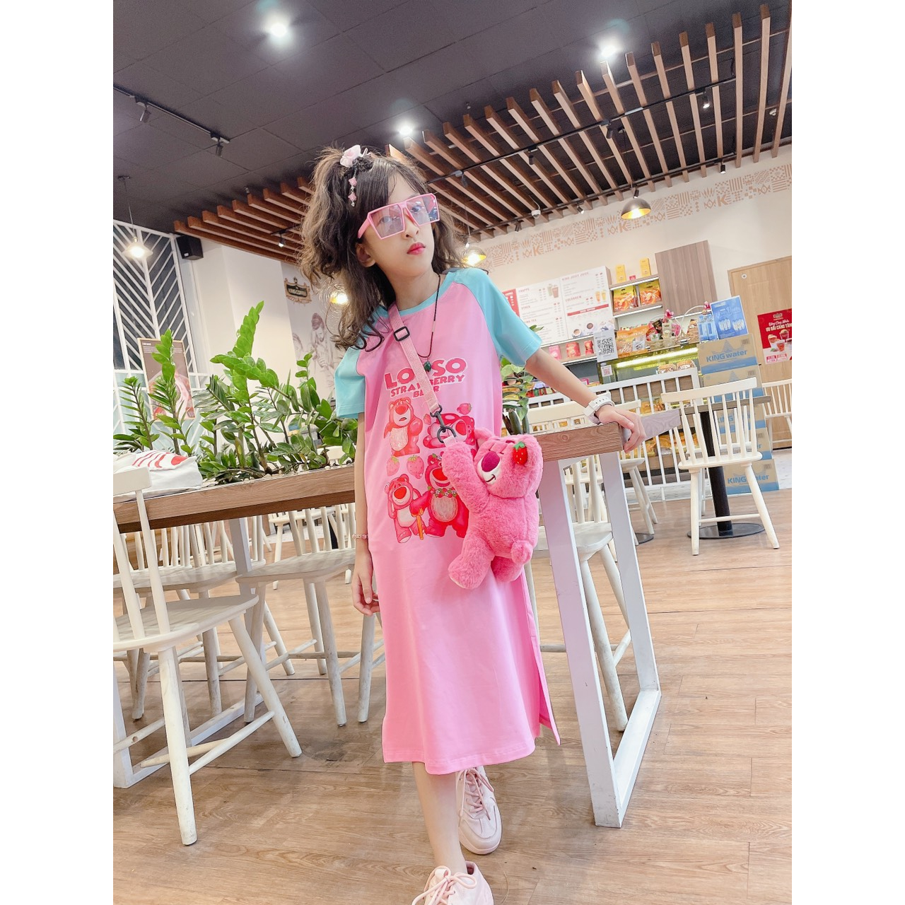 Đầm Mẹ Và Bé Gái In Hình Gấu Dâu HỒNG ĐẬM TAY XANH D09