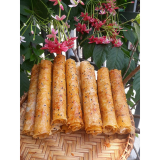 Bánh tráng cuộn mắm ruốc chà bông