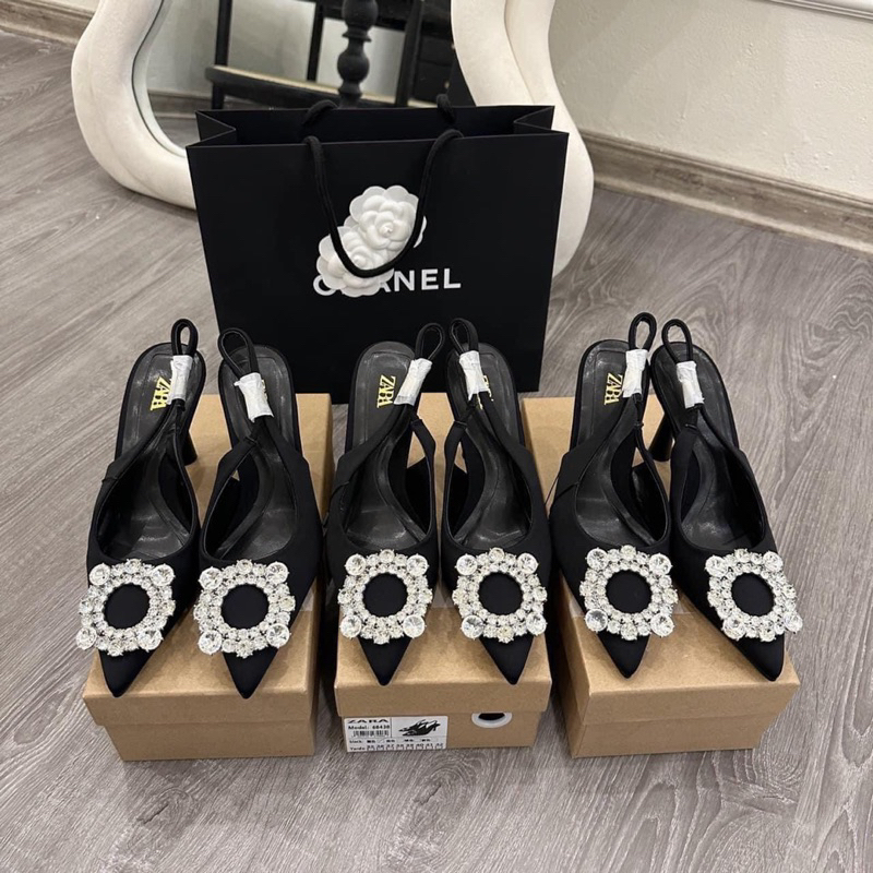 Sandan bít mũi Zara hàng xuất dư, khuy đá sáng, gót 9f. Fullbox tag mac đầy đủ